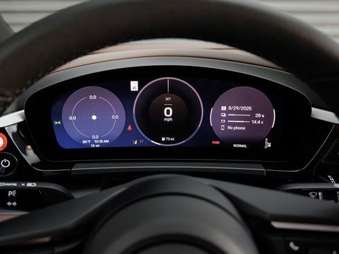 Certified 2025 Porsche Macan 4S Electric AWD/4WD image 19