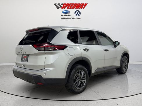 Used 2024 Nissan Rogue S FWD image 6