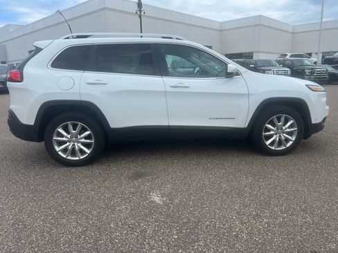 Used 2016 Jeep Cherokee Limited w/ Luxury Group AWD/4WD image 8