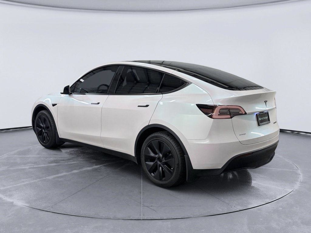 Used 2024 Tesla Model Y Long Range AWD/4WD image 2