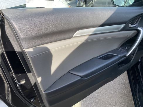 Used 2018 Honda Civic Touring image 10