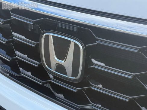 Certified 2025 Honda Pilot Touring image 32