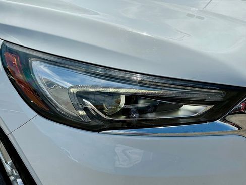 Used 2019 Buick Enclave Essence AWD/4WD image 8