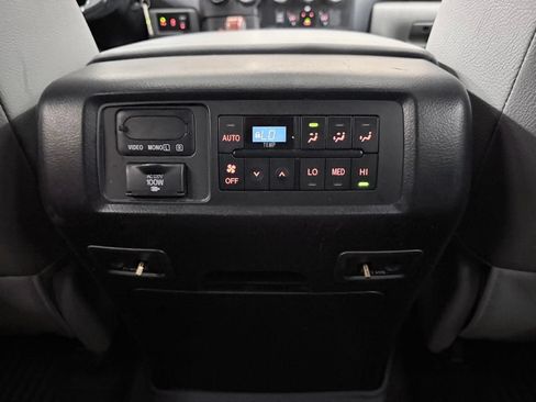 Used 2018 Toyota Sequoia Platinum AWD/4WD image 30