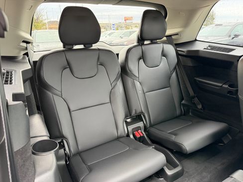 Used 2021 Volvo XC90 T5 Momentum w/ Advanced Package image 13