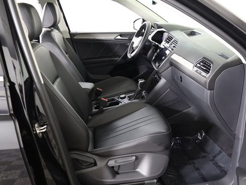 Used 2023 Volkswagen Tiguan SE AWD/4WD image 31