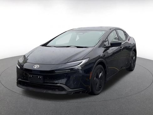 Used 2025 Toyota Prius LE image 7