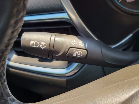 Used 2020 Chevrolet Equinox LT FWD image 17