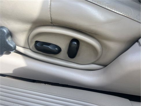 Used 2000 Buick Le Sabre Custom w/ Prestige Opt Pkg FWD image 12