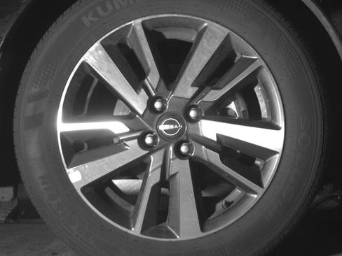 Used 2025 Nissan Versa SV FWD image 13