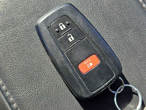 Used 2022 Toyota Prius XLE image 34