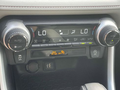 Used 2023 Toyota RAV4 XLE Premium image 5