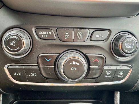 Used 2017 Jeep Cherokee Trailhawk w/ Cold Weather Group image 22