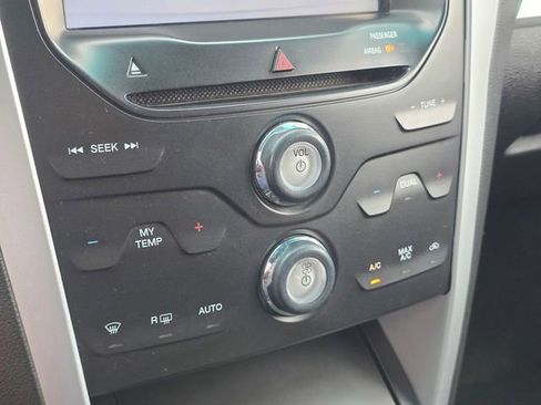 Used 2013 Ford Explorer XLT FWD image 21