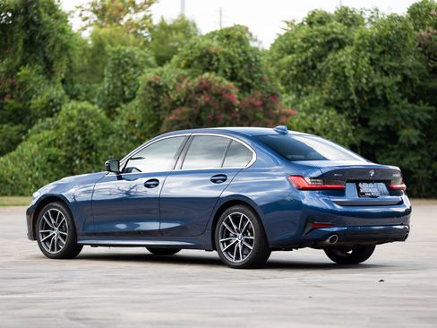 Used 2021 BMW 330i xDrive Sedan w/ Convenience Package image 9