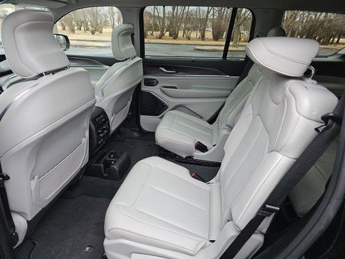 Used 2023 Jeep Grand Cherokee L Overland w/ Luxury Tech Group IV image 18