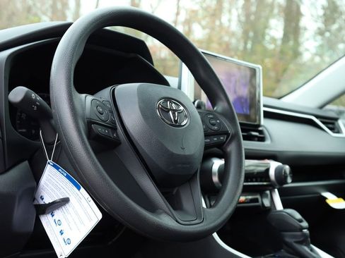 New 2025 Toyota RAV4 XLE image 7