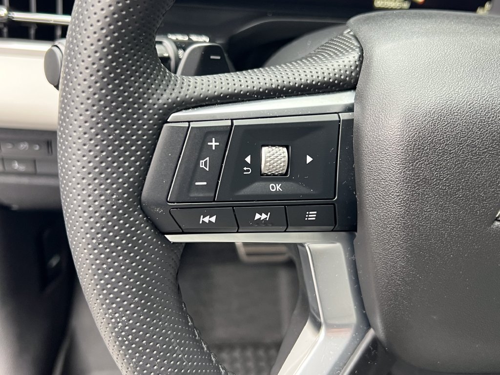 Used 2025 Mitsubishi Outlander AWD image 24