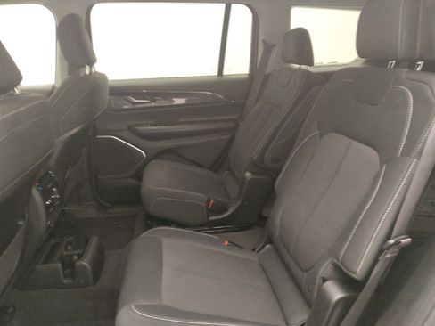 Used 2021 Jeep Grand Cherokee L Laredo w/ Luxury Tech Group I AWD/4WD image 18