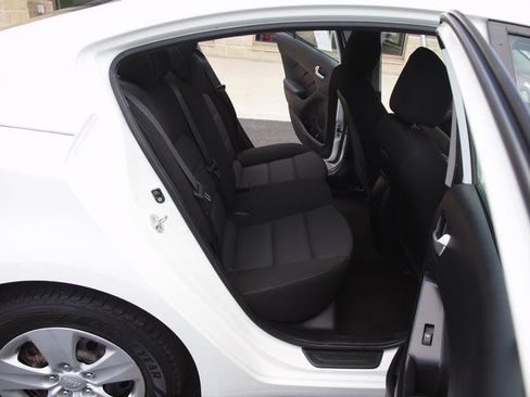 Used 2017 Kia Forte LX FWD image 7