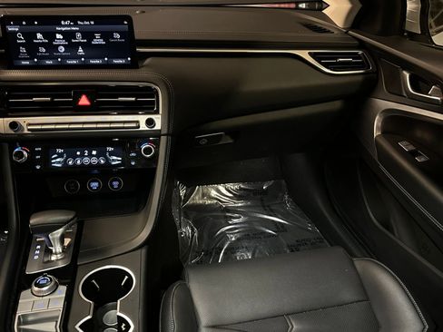 Used 2025 Genesis G70 2.5T image 36