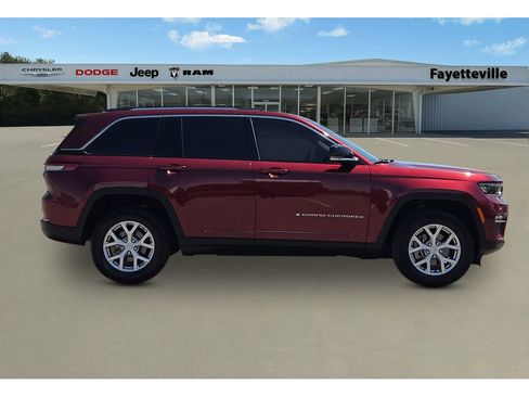 Used 2022 Jeep Grand Cherokee Limited w/ Trailer Tow Prep Group (B) image 2