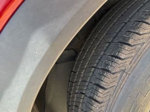 Used 2024 Toyota Highlander LE image 27