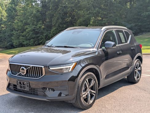 Used 2025 Volvo XC40 B5 Core AWD/4WD image 5