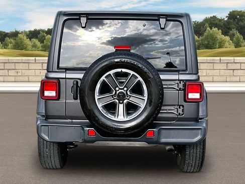 Used 2021 Jeep Wrangler Unlimited Sahara AWD/4WD image 4