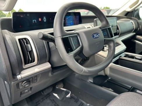 Used 2025 Ford Expedition Max Active AWD/4WD image 24