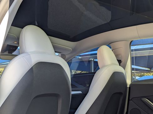 Used 2024 Tesla Model Y Long Range image 17