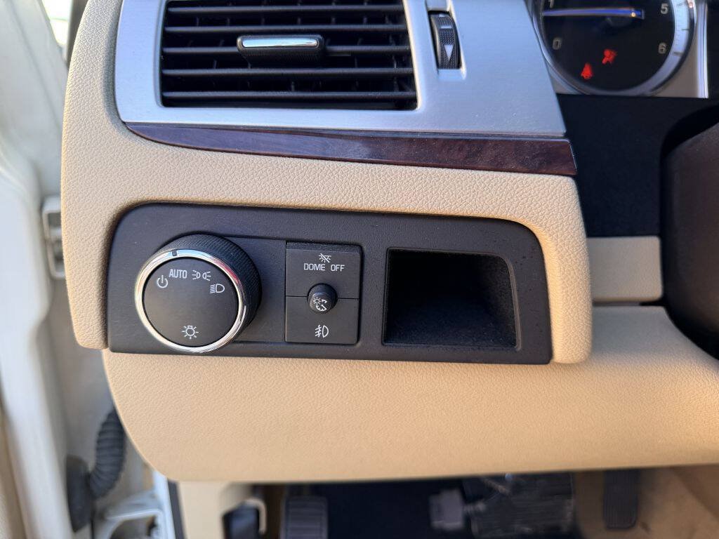 Used 2014 Cadillac Escalade Luxury RWD image 16
