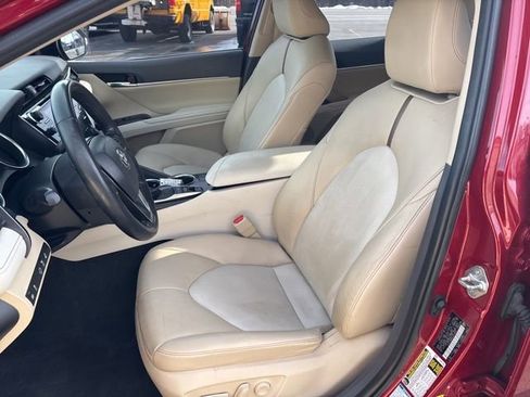 Used 2020 Toyota Camry XLE image 39