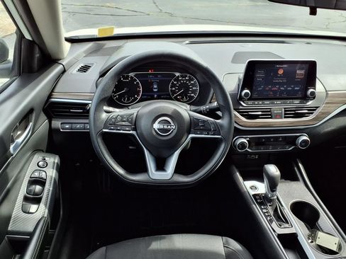 Used 2025 Nissan Altima 2.5 SV FWD image 7