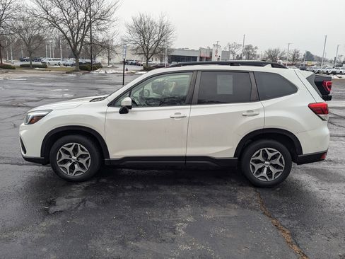 Used 2019 Subaru Forester Premium image 2