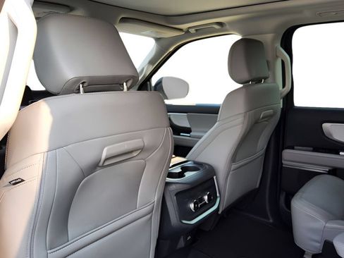 Used 2025 Ford Expedition Active AWD/4WD image 29