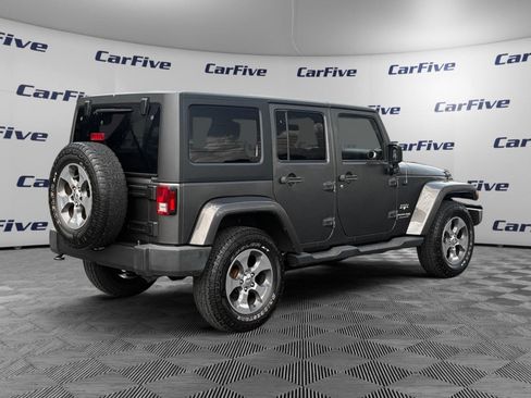 Used 2018 Jeep Wrangler Unlimited Sahara w/ Connectivity Group AWD/4WD image 5