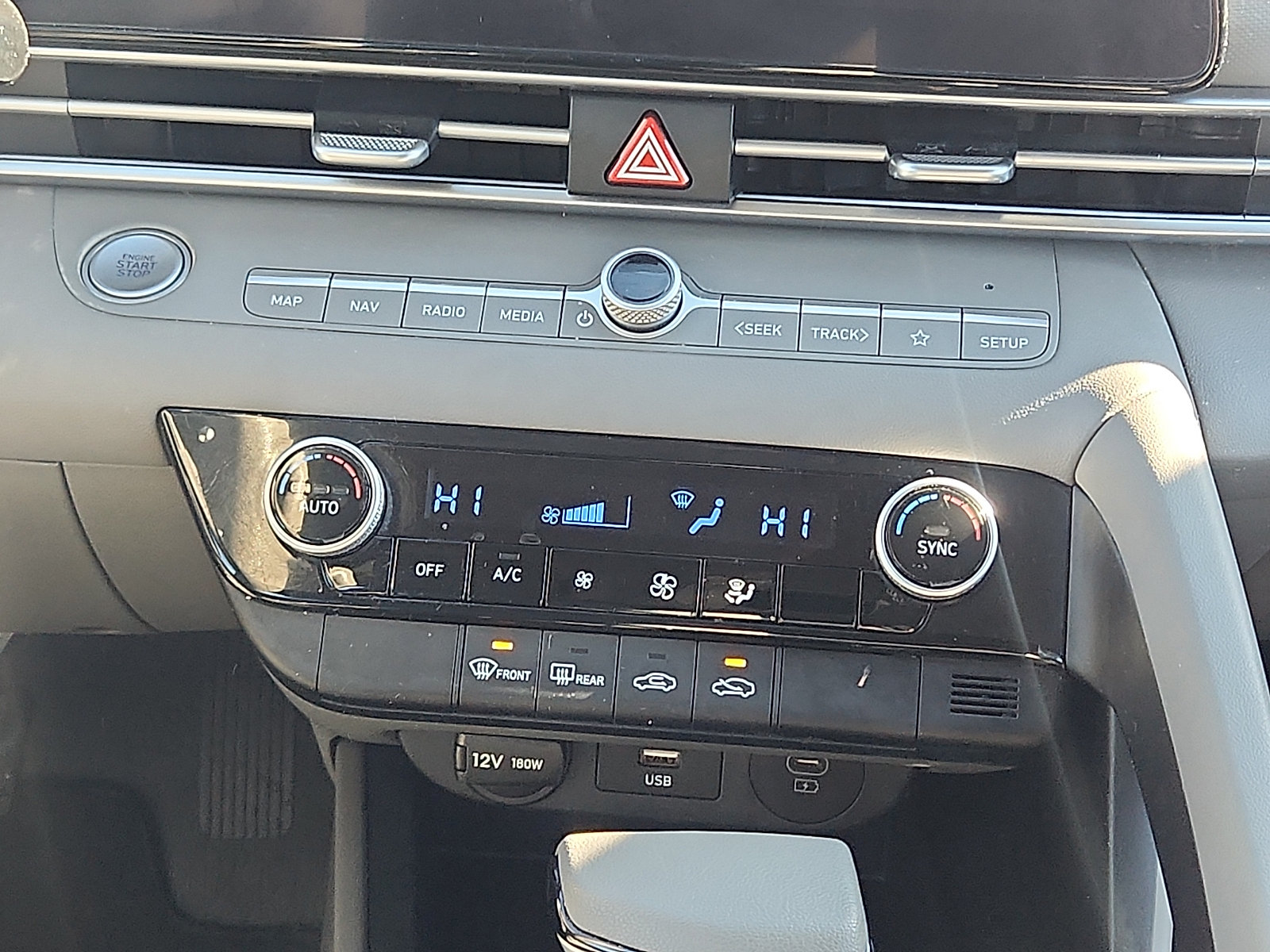 Certified 2024 Hyundai Elantra SEL FWD image 17