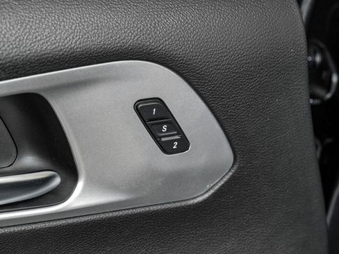 Used 2021 Chrysler Pacifica Touring-L w/ Uconnect Theater Family Group FWD image 59