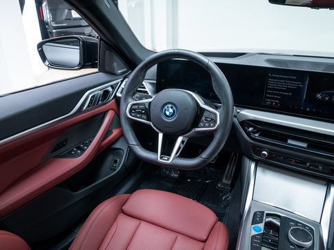 Used 2025 BMW i4 xDrive40i w/ M Sport Package AWD/4WD image 10