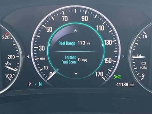 Used 2017 Buick LaCrosse Essence FWD image 18