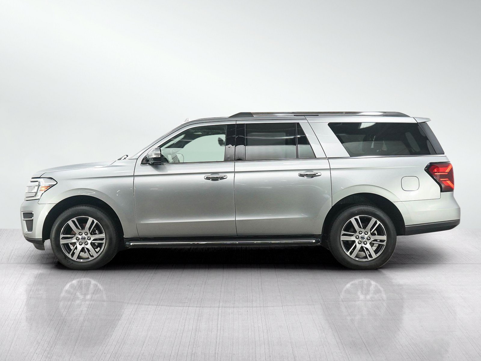 Used 2023 Ford Expedition Max Limited AWD/4WD image 2