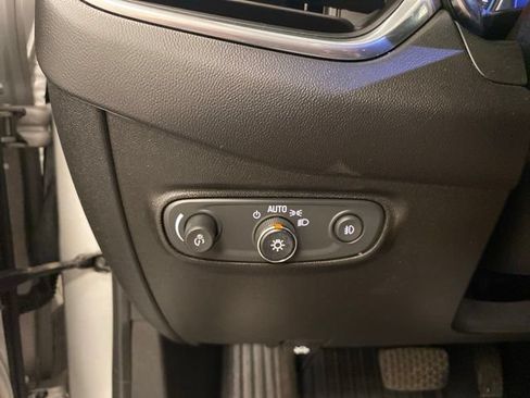 Used 2020 Chevrolet Equinox LT w/ Driver Convenience Package AWD/4WD image 16