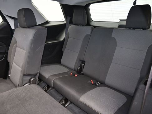 Used 2021 Chevrolet Traverse LS image 29