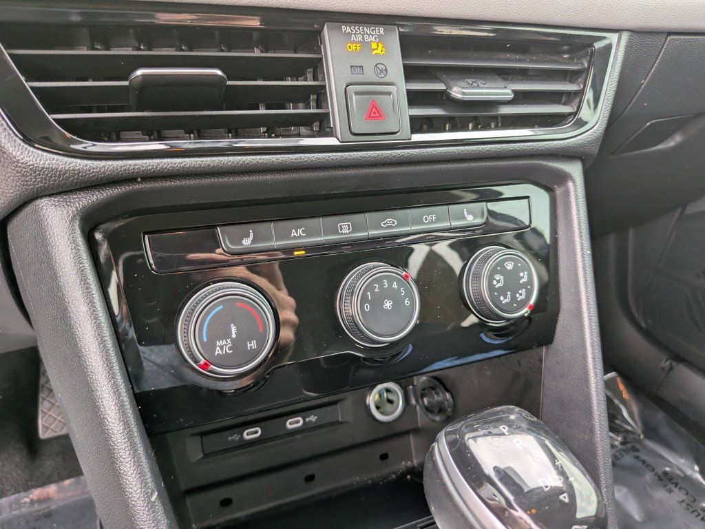 Certified 2023 Volkswagen Taos SE FWD image 23