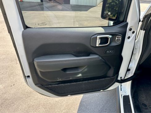 Used 2023 Jeep Wrangler Rubicon w/ Steel Bumper Group image 10