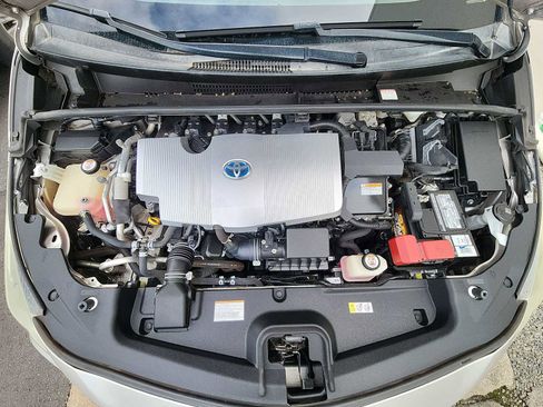 Used 2020 Toyota Prius Prime Limited image 11