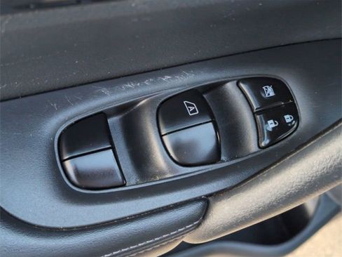 Used 2018 Nissan Rogue SV w/ Premium Package image 23