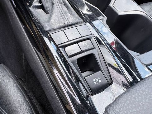 Used 2025 Toyota Camry XSE FWD image 23