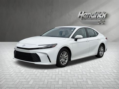 Used 2025 Toyota Camry LE FWD image 3